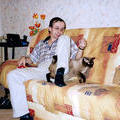 Юра (не Куклачев) дрессирует Филю. На съемной квартире на Проспекте Мира, октябрь 2001 г.