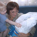 Сестренка встречает новорожденного брата. Я с Тасей и Коленькой 12 февраля 2005 г.