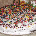 Пасхальный кулич 2007 года, больше похожий на новогодний торт
