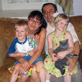 Мы с Юрой и внучатами летом 2008 г.