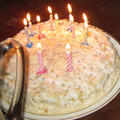 Лимонный торт, украшенный лепестками миндаля и серебряной шрапнелью - к новому 2009 году