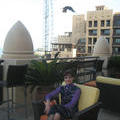 На веранде отеля Mina-a'Salam в Дубае. За моей спиной - знаменитый дубайский "Парус". 20 ноября 2009 г.