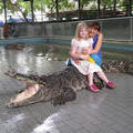 Моя внучка не уступит мне в храбрости. Парк миллионнолетних камней и Паттайская крокодиловая ферма. 27 марта 2010 г.