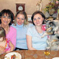 Девочки нашей семьи: Милена, я, Галя, Шура, Тася с собачкой Ярой. 14 февраля 2012 г.