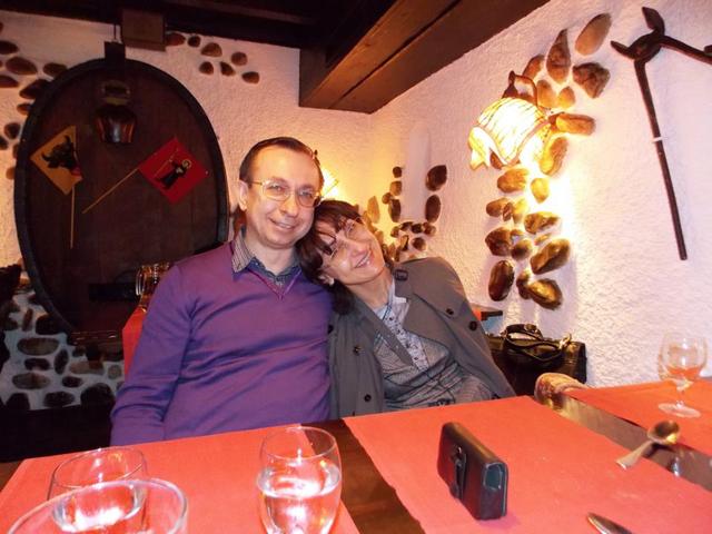После 12 лет совместной жизни нам все еще весело вместе. Женева, ресторан "Эдельвейс", 12 мая 2012 г.
