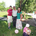 Юра со своими детьми Ниной и Сашей и нашей внучкой Тасей. Царицыно, 8 июля 2012 г.