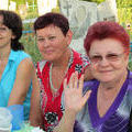 Бабушки-старушки... Я с Юриной двоюродной сестрой Людой (справа) и ее подругой Любой. У нас девять внуков. 22 июля 2012 г.