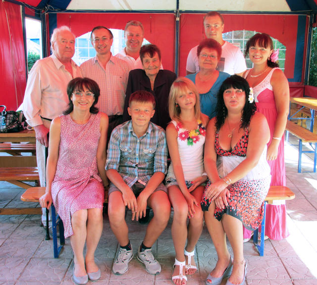 Мы все собрались поздравить Кешу Катина, Юриного внучатого племянника, с днем рождения. Лисичанск, кафе "Цунами", 29 июля 2012