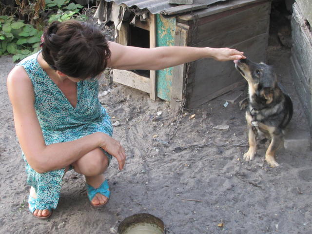 Я с Дружком, собачкой нашей мамы. Боровское, 3 августа 2012 г.