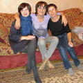 C кубанскими родственниками: моя троюродная тетя Тоня (справа, старше меня на одну неделю), и ее дочь Вита. 30 сентября 2012. 