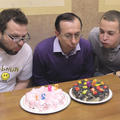 Юра с зятем Олегом (слева) и внучатым племянником Сашей отмечают коллективный день рождения. Офис ИРИО, 24 ноября 2013 г.