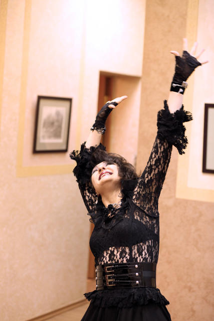 Танец "Черные небеса" на корпоративном праздновании дня рождения Юрия Хохлова. Офис ИРИО, 25 ноября 2015 г.