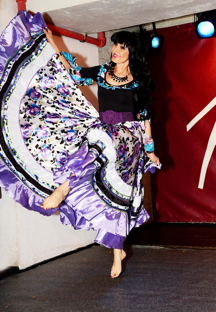 Цыганский эстрадный танец "Дадо" на вечеринке-конкурсе ¡Diferentes! в клубе "Высоцкий". 28 августа 2016