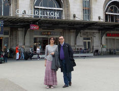 Мы с Юрой на Лионском вокзале в Париже